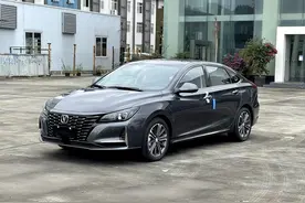新车 | 前格栅细节调整，新款长安锐程CC实车曝光，配1.5T动力图片