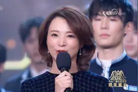 董卿跨年晚会美上热搜：读书和不读书的人，过的是不一样的人生图片