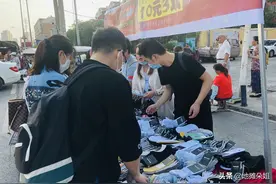 秋天摆地摊为什么适合卖袜子？这几点理由你不得不服图片