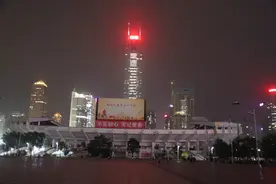 夜访天河体育中心，星星点点的灯光下，感受到浓浓的全民健身热潮图片