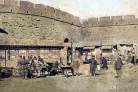 日本人镜头下的辽宁铁岭，城内鼓楼高耸，日本孩子在街头飞扬跋扈图片