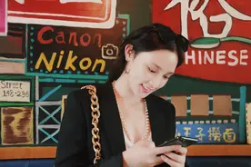 彭小苒西装造型上演“霸总出街”粉丝喊话：憨憨变boss图片