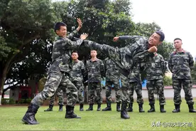 警用格斗术之拳脚组合招式（上），简单实用，集散打拳击之精华图片