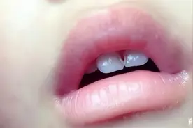 俩孩子，一个1岁开始刷牙，一个3岁开始刷牙，短短2年出现差距图片