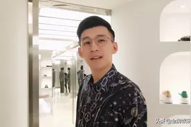 前网红一哥李天佑的近况好凄惨，坐在家里看别人做直播图片