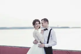 女人想你了，不会说我想你，通常用这五种方法暗示你图片