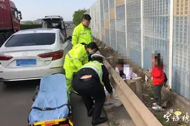 女子突发心脏病 这段短视频记录宁波高速交警紧急救援一幕图片