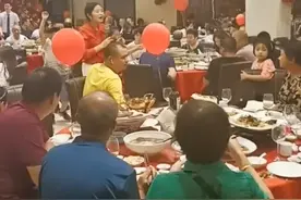 32岁女星改当婚礼主持人？一场活动仅千元，身材长相好似王小蒙图片