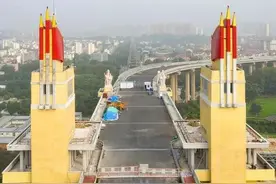 武汉长江大桥和南京长江大桥哪座建得早，有何特色，怎样游览？图片