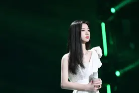 故作姿态被嘲情商低，频上综艺消费自己，李健：单依纯要踏实学习图片