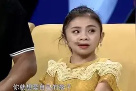 90厘米袖珍女怀孕，不听医生劝阻执意生子，看到孩子后全场叹息图片