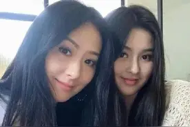 15岁倒追富豪，一夜替夫家狠赚13亿，如今42岁与女儿似姐妹图片