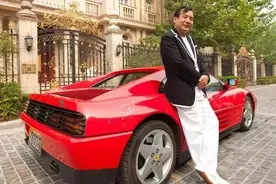 北京街头偶遇3亿法拉利，引擎盖上全是名人签名，车牌价值千万！图片