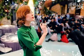 孙俪造型大突破！烫金色卷发穿旗袍，罕见浓妆艳抹变美艳女特工图片