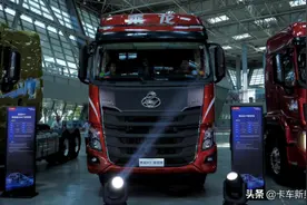 重卡也有豪华软包内饰，乘龙H7定制版让你大开眼界图片