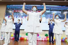 自编舞蹈，分享美食……友谊医院“美小护”今天欢度节日图片