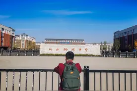 衡水“宇宙第一中学”被停止招生一年，学校老师称无大影响，中介一个名额卖3万，当地房产仍遭疯抢图片