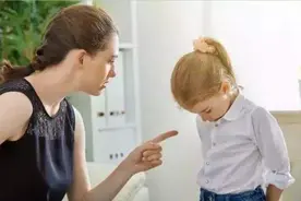 孩子被骂后顶嘴还是闭嘴？孩子挨骂后总是闭嘴，潜藏的问题更多图片
