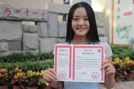 “学霸班”集体晒高考成绩，64人全考上一本，却换来网友的嘲讽图片