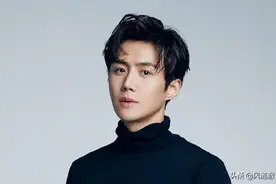 32岁出道，35岁走红，36岁爆火，金宣虎10多年话剧没白演图片