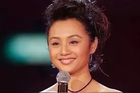 曹颖：主持春晚3年，退出央视嫁龙套男，坐月子时曾患产后抑郁图片