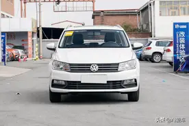 6AT油耗5.5L，德系低价代步车，空间很大，实拍大众桑塔纳旅行版图片