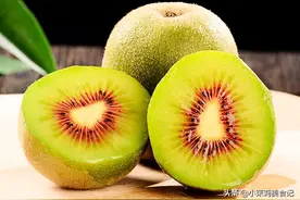 买猕猴桃，红心，黄心和绿心哪个更好？口感和营养差别大，别选错图片