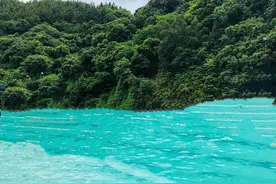 山泉水游泳池图片