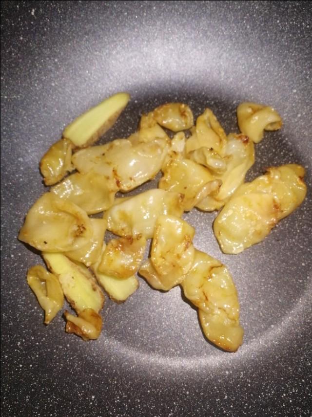 孕妇可以花胶扇骨汤吗 2026年孕妇可以吃花胶炖排骨汤吗?