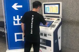 身份证一刷就行了！办理从业资格证换证新速度！图片