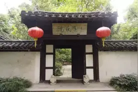 陆游与唐琬：恩爱三年仍休妻，再相见一首《钗头凤》要了她的命图片