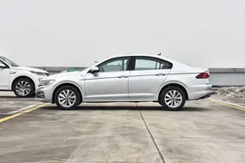 9万能落地的宝来，皮实耐用保养低，油耗5.3L，家用代步首选图片