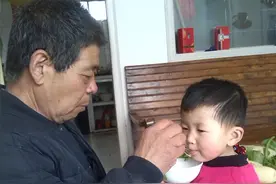 我的终生遗憾，父亲临走前一直重复：尿尿图片