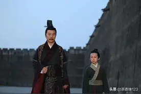 皇上要吃公鸡下的蛋，大臣们毫无办法，小孩一句话解决还当上宰相图片