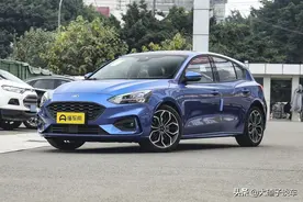 两厢经典福克斯，1.5T+8AT，操控“小王子”，外观帅气图片