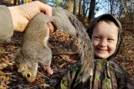 「变态」老爸带4岁儿子住雪洞、睡沼泽，1500万网友点赞：漂亮图片