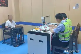 我为群众办实事｜男子为帮他人躲避处罚竟监视交警，交警：看到你了图片