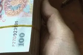 搞笑GIF：我不活，我要和你们同归于尽图片