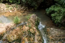 佛山旅游发现“广东九寨沟”，1.28公里必须涉水前行，游客很多图片