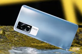 iQOO Neo5上手体验：双芯片+独立显卡的「游戏手机」图片