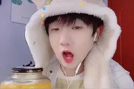 “吃个桃桃，好凉凉”图片