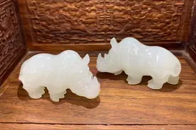 牛年说牛之玉雕犀牛图片