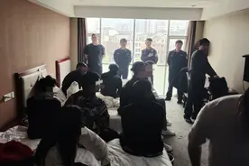 男子打110求加微信，接警员听出玄机……图片