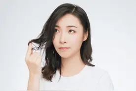 斗鱼主机一姐实力雄厚，几乎买下了一条商业街，YJJ被质疑吃软饭图片