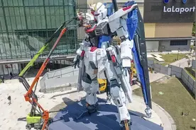 高达立像大对比，上海自由最拉胯？设计师：你看他的翅膀图片