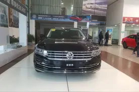 店内实拍2021款辉昂，黑色涂装很帅气，配2.0T+双离合图片