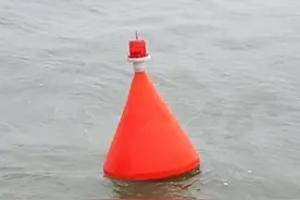 万斤巨大浮漂，挂上钢丝绳做主线，鱼吃饵时也能显示顿口？图片