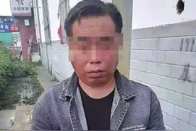 帮忙拍照也可能是陷阱？一小伙顺走老人三件金首饰图片