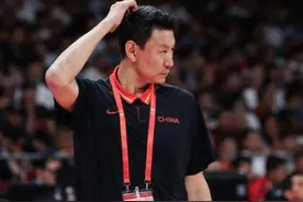 CBA：李楠遭双杀却痛骂儿子，小丁经纪人开怼，姚明遭遇尴尬图片