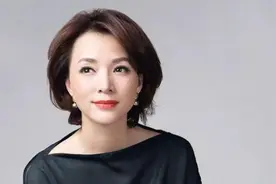 两个嫁给富豪的主持人，去年董卿丈夫赚45亿，而她丈夫赚8百亿图片